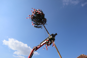 04Maibaumaufstellen30042023
