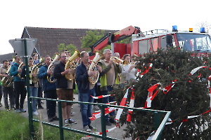 04Maibaumaufstellen30042023